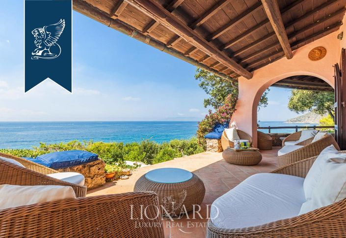 Image No.9-7 Bed Villa for sale