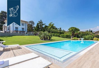 1 - Desenzano del Garda, Villa