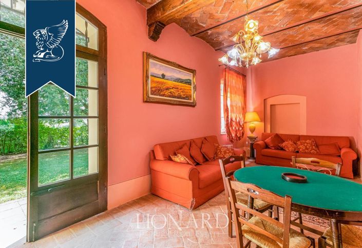 Image No.11-19 Bed Villa for sale