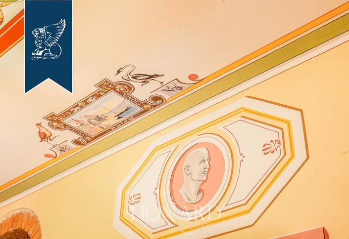 Image No.16-19 Bed Villa for sale