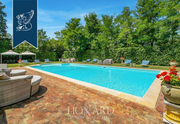 Image No.7-19 Bed Villa for sale