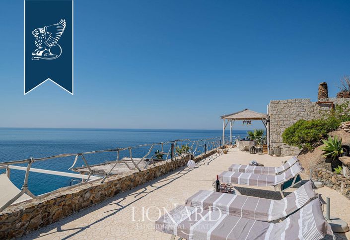 Image No.16-13 Bed Villa for sale