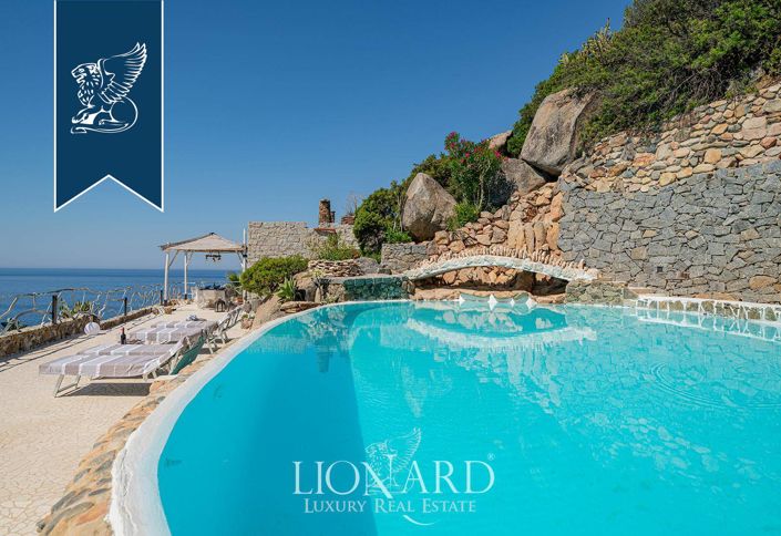 Image No.18-13 Bed Villa for sale