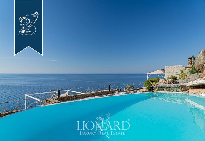 Image No.19-13 Bed Villa for sale