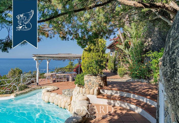 Image No.29-13 Bed Villa for sale