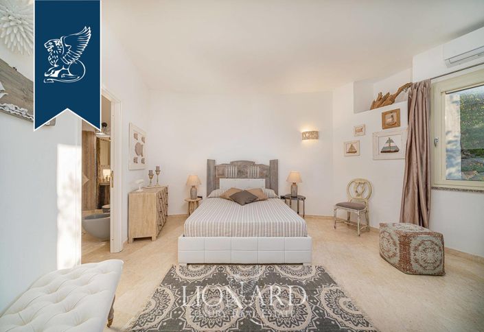 Image No.45-13 Bed Villa for sale