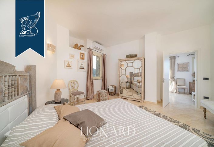 Image No.47-13 Bed Villa for sale