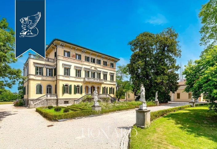 Image No.1-11 Bed Villa for sale