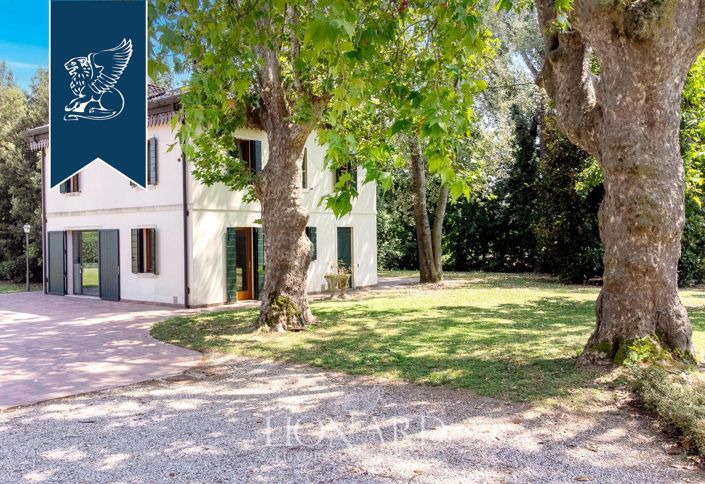 Image No.5-11 Bed Villa for sale