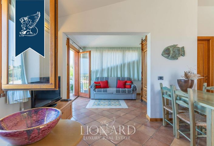 Image No.16-16 Bed Villa for sale