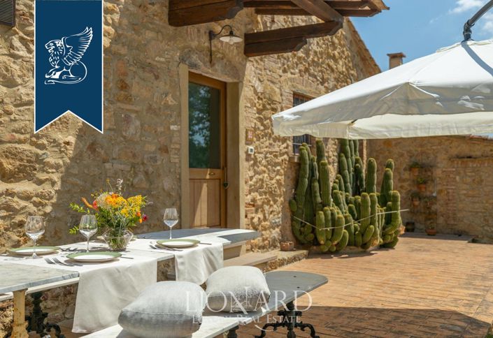 Image No.10-8 Bed Farmhouse for sale