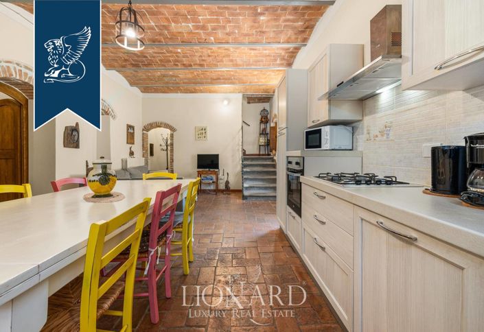 Image No.16-8 Bed Farmhouse for sale