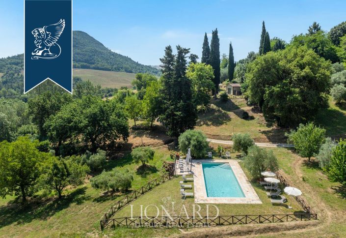 Image No.2-8 Bed Farmhouse for sale