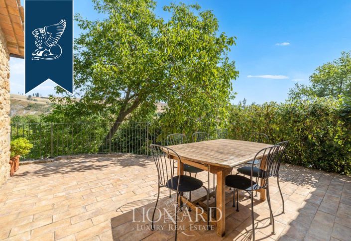 Image No.9-8 Bed Farmhouse for sale