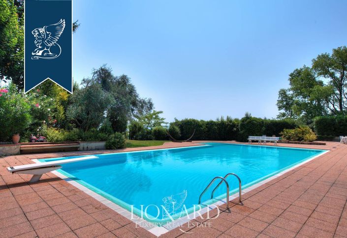 Image No.18-9 Bed Villa for sale