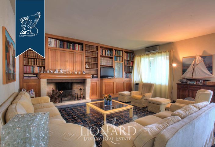 Image No.20-9 Bed Villa for sale