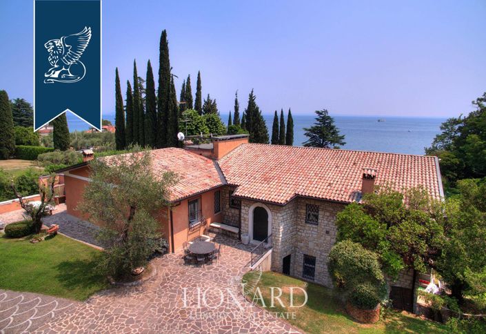 Image No.5-9 Bed Villa for sale