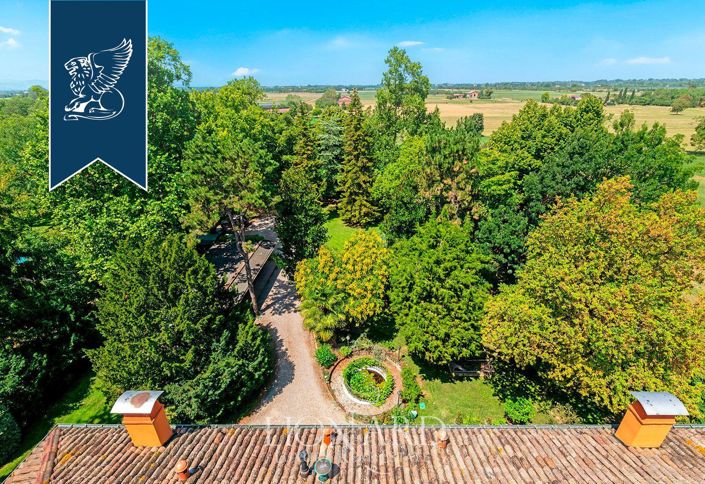 Image No.10-10 Bed Villa for sale