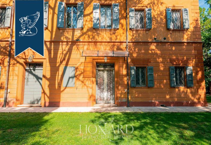 Image No.13-10 Bed Villa for sale