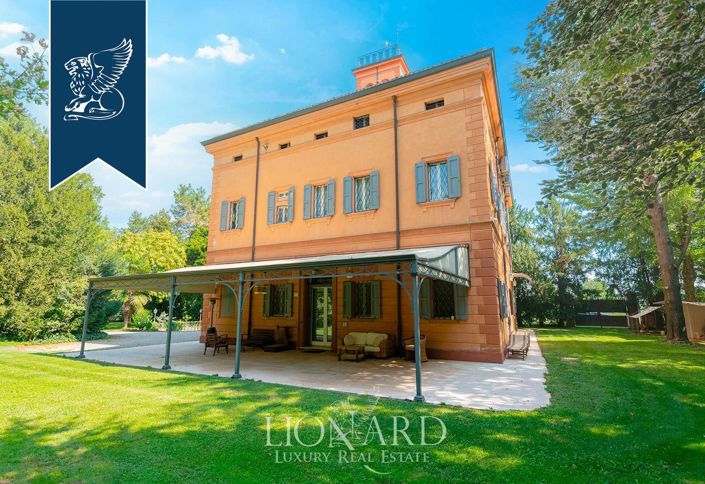 Image No.15-10 Bed Villa for sale