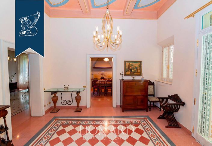 Image No.19-10 Bed Villa for sale