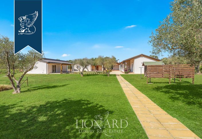 Image No.12-19 Bed Villa for sale