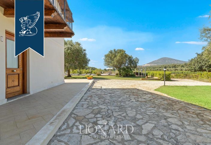 Image No.14-19 Bed Villa for sale