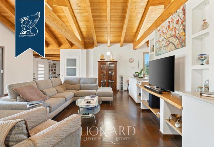 Image No.17-19 Bed Villa for sale