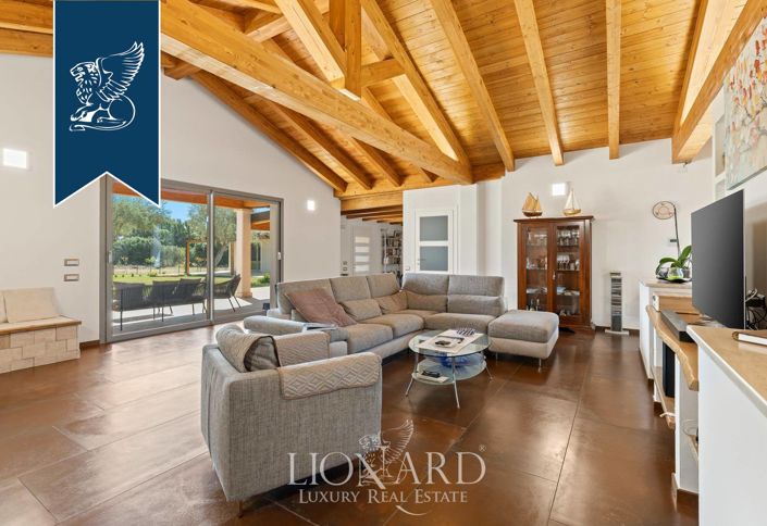 Image No.18-19 Bed Villa for sale