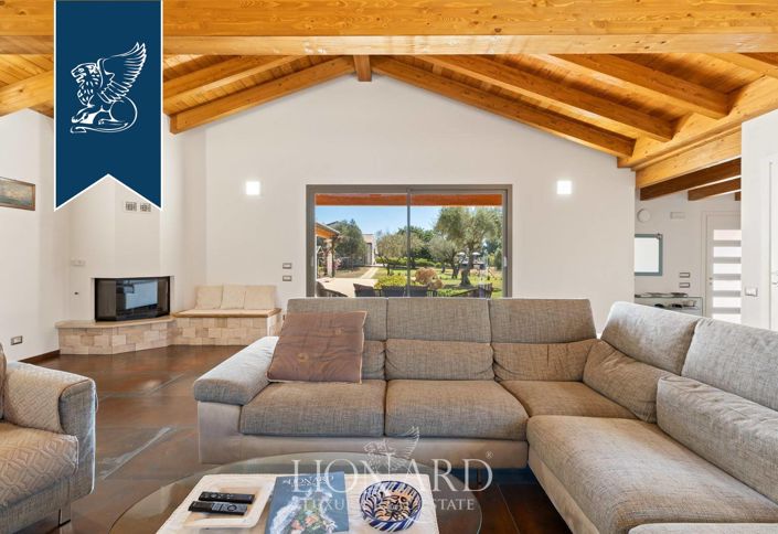 Image No.19-19 Bed Villa for sale