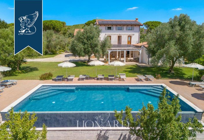 Image No.2-19 Bed Villa for sale