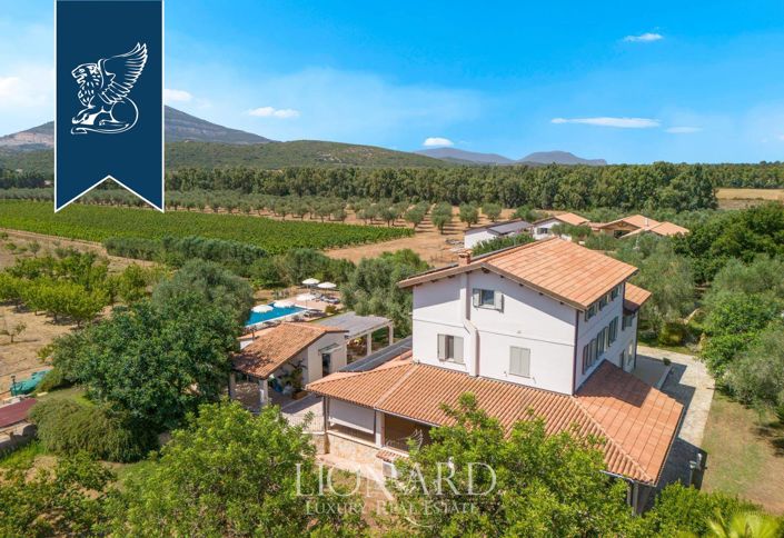 Image No.3-19 Bed Villa for sale