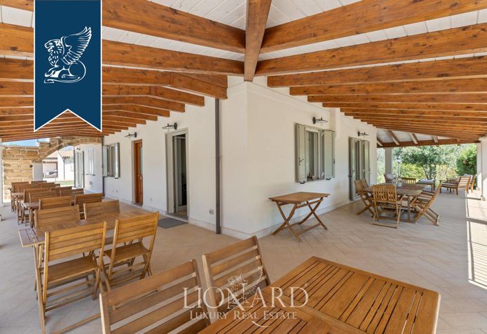 Image No.6-19 Bed Villa for sale