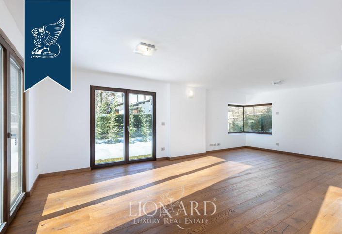 Image No.10-5 Bed Villa for sale