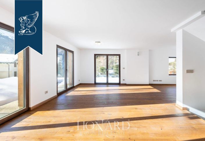 Image No.8-5 Bed Villa for sale