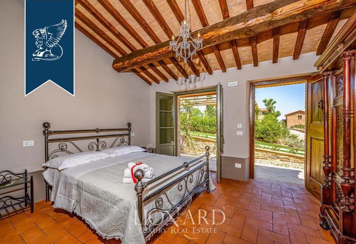 Image No.20-6 Bed Farmhouse for sale