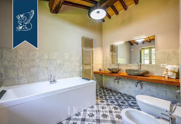 Image No.25-6 Bed Farmhouse for sale