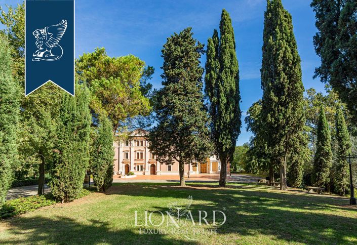 Image No.12-38 Bed Property for sale