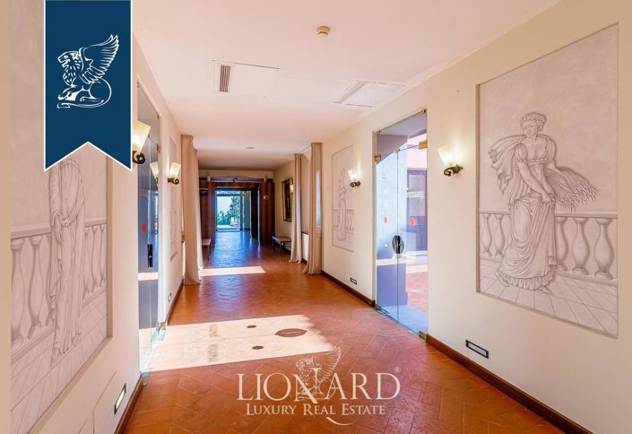 Image No.14-38 Bed Property for sale