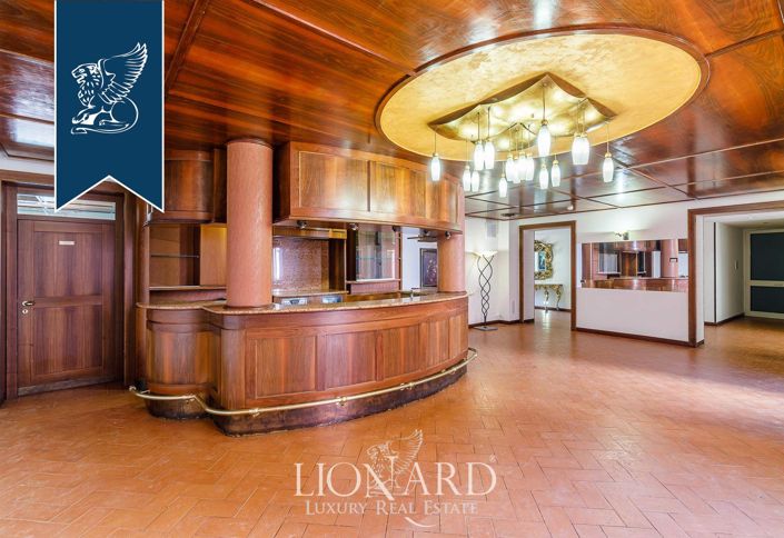 Image No.17-38 Bed Property for sale