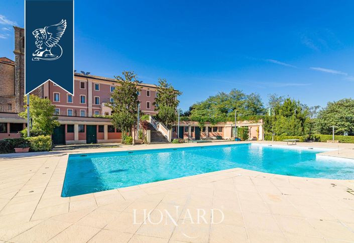 Image No.7-38 Bed Property for sale