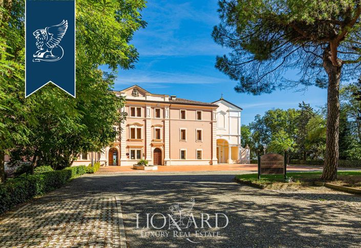 Image No.8-38 Bed Property for sale