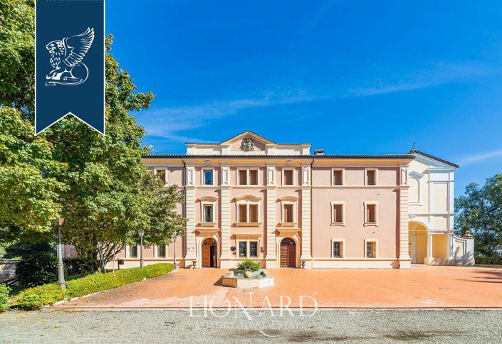 Image No.9-38 Bed Property for sale