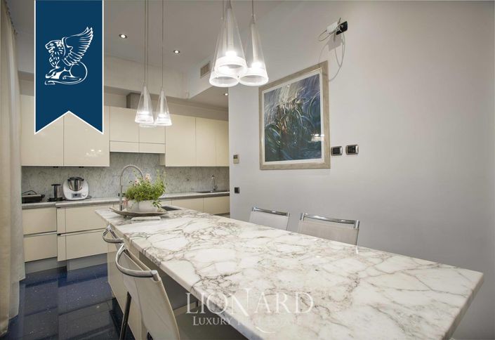 Image No.12-3 Bed Apartment for sale