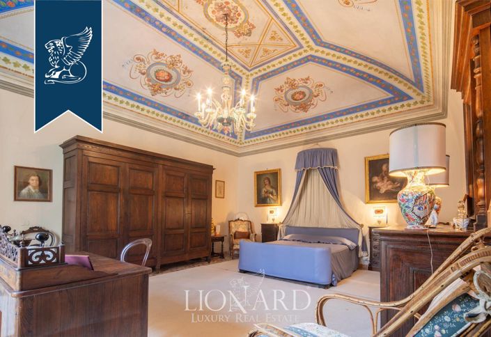 Image No.17-8 Bed Property for sale