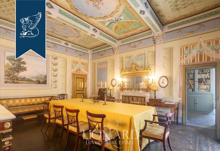 Image No.2-8 Bed Property for sale