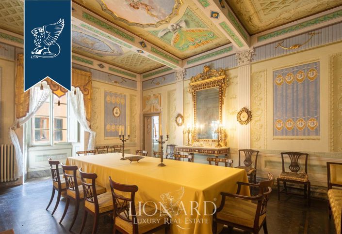 Image No.3-8 Bed Property for sale