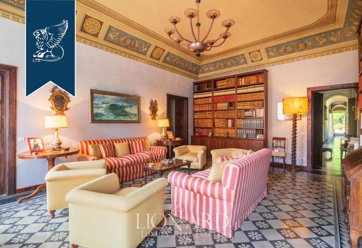 Image No.4-8 Bed Property for sale