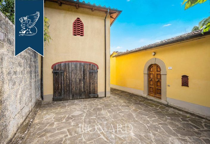 Image No.18-10 Bed Villa for sale