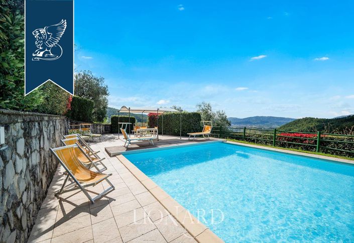 Image No.8-10 Bed Villa for sale